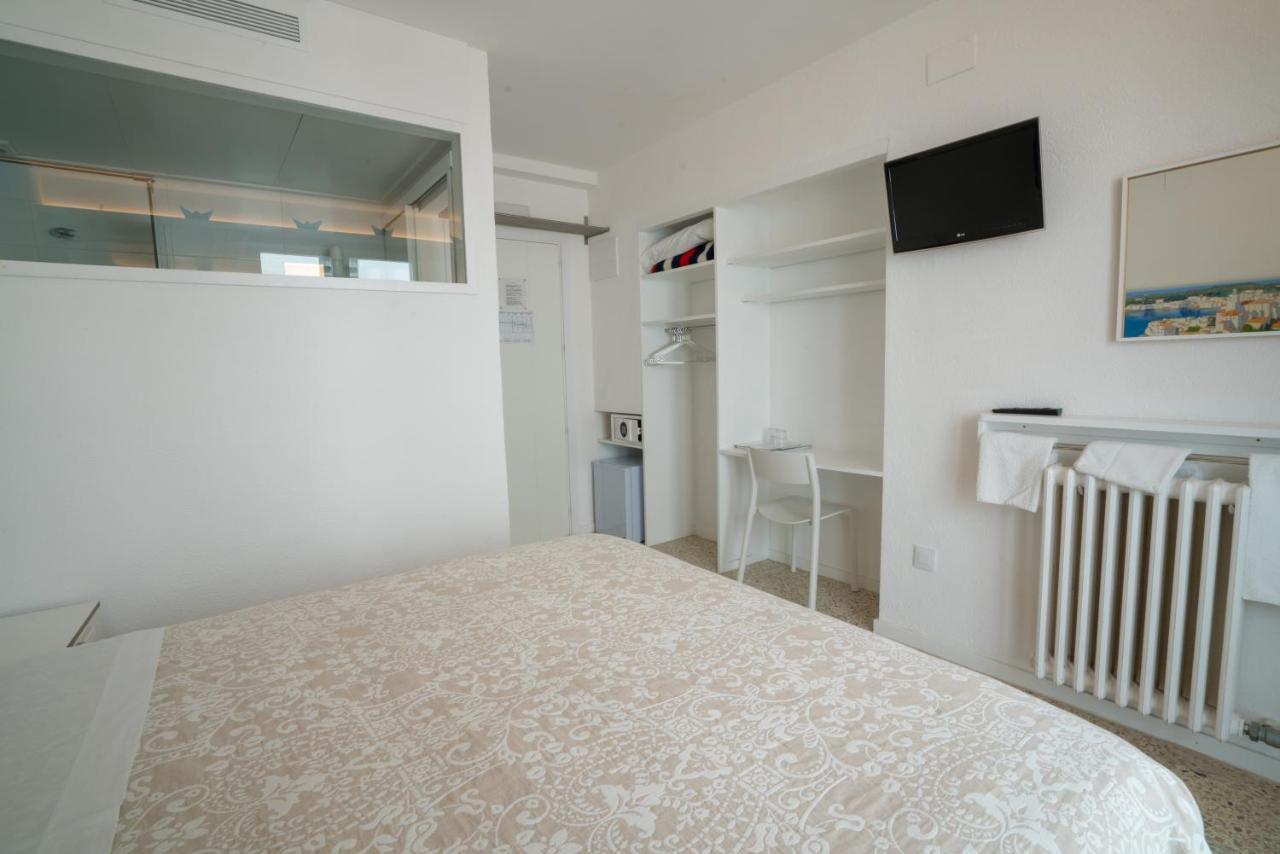 Hostal Marina Cadaqués Dış mekan fotoğraf